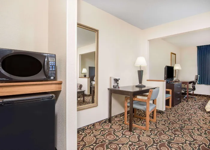 Baymont By Wyndham Casper East Evansville